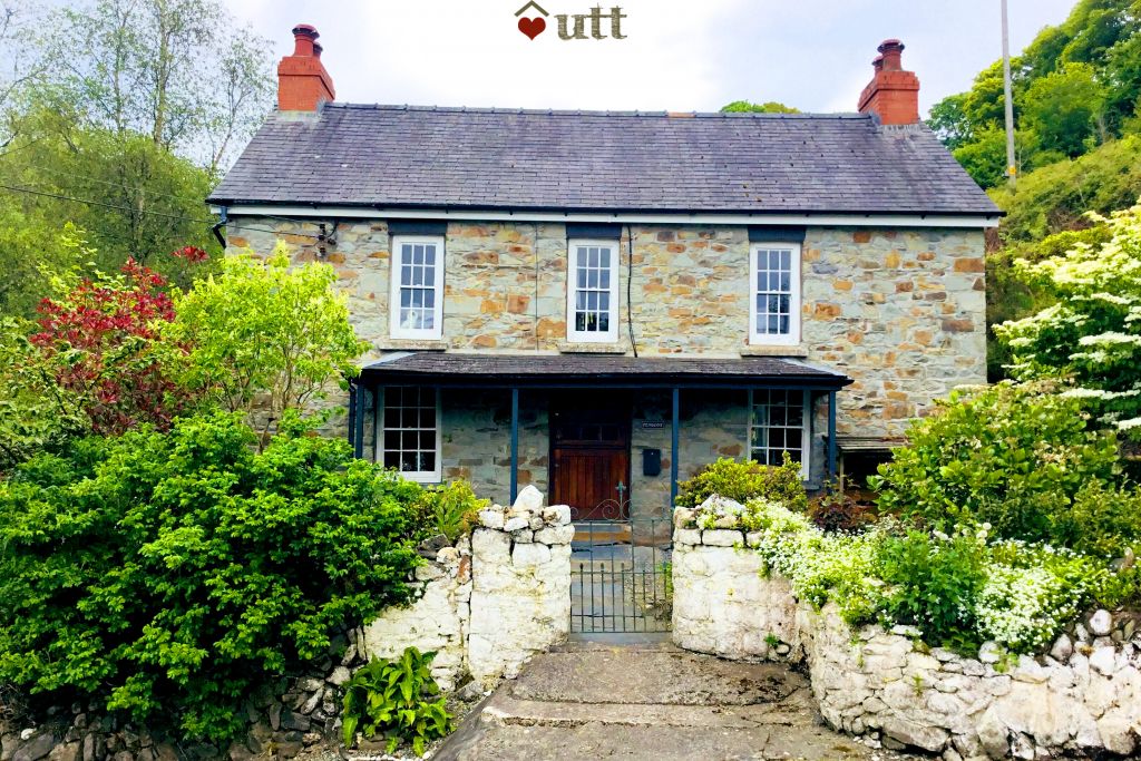 Penbont Under The Thatch Welsh Country Cottages