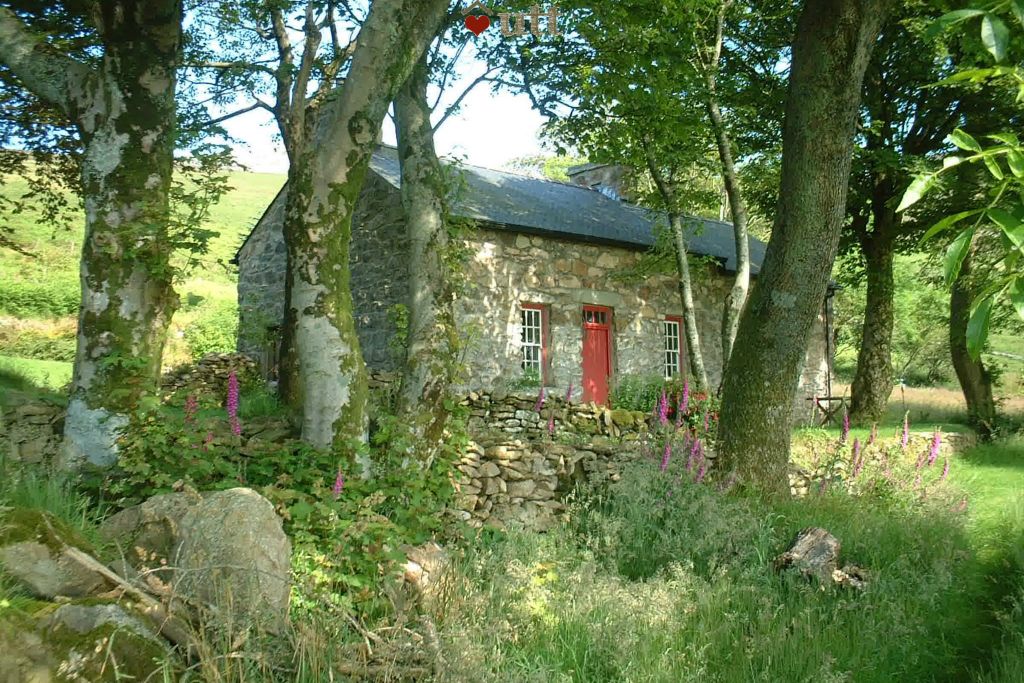 Yr Hen Fynydd Under The Thatch Secluded