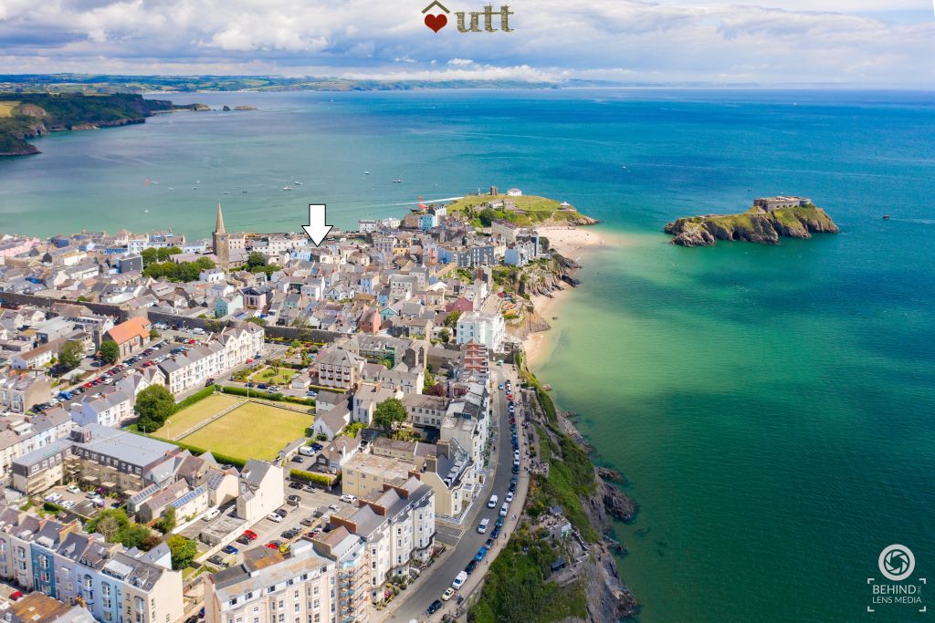 Tenby House Under The Thatch Get Together