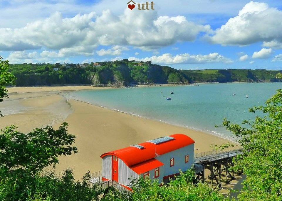 Pembrokeshire Tin Bungalow Under the Thatch Quirky