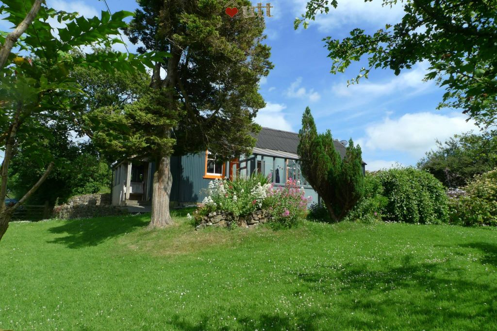 Pembrokeshire Tin Bungalow Under the Thatch Quirky