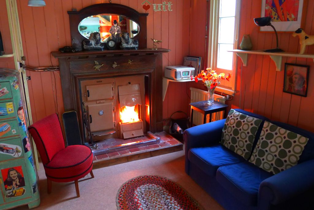 The Land Girls' Cabin - Under the Thatch - Quirky