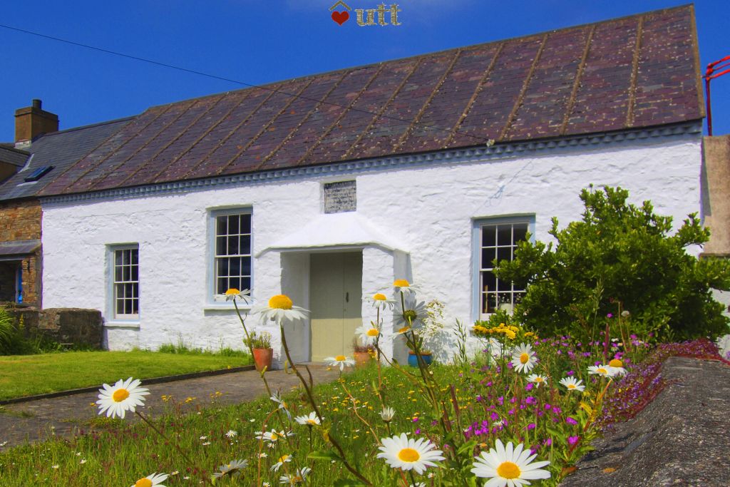 Capel Tŷ Ddewi Under The Thatch Beach