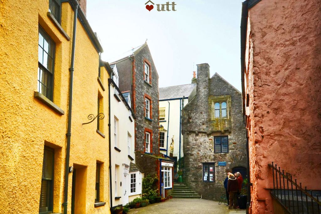 Tenby House Under The Thatch Get Together