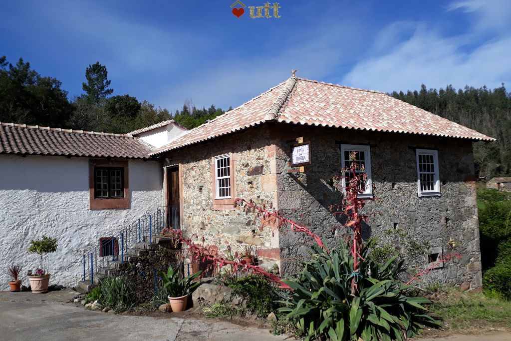 Quinta Coimbra Under The Thatch In The Sun