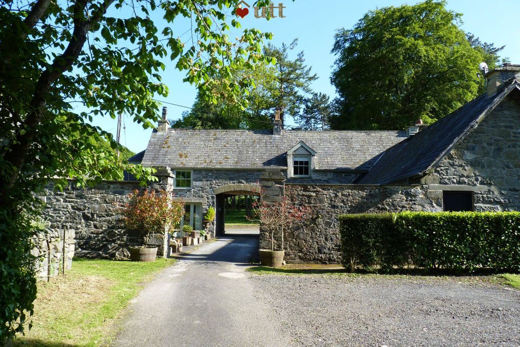 Y Golchdy Under The Thatch Welsh Country Cottages