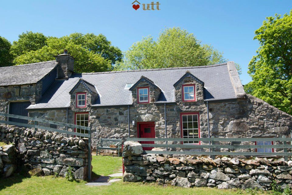 Cae Einion Under The Thatch Mountain
