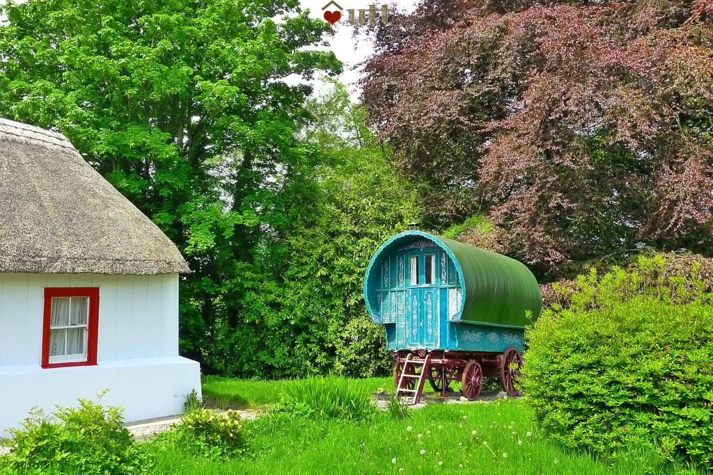 Geaglum Cottage Gypsy Caravan Under The Thatch Quirky
