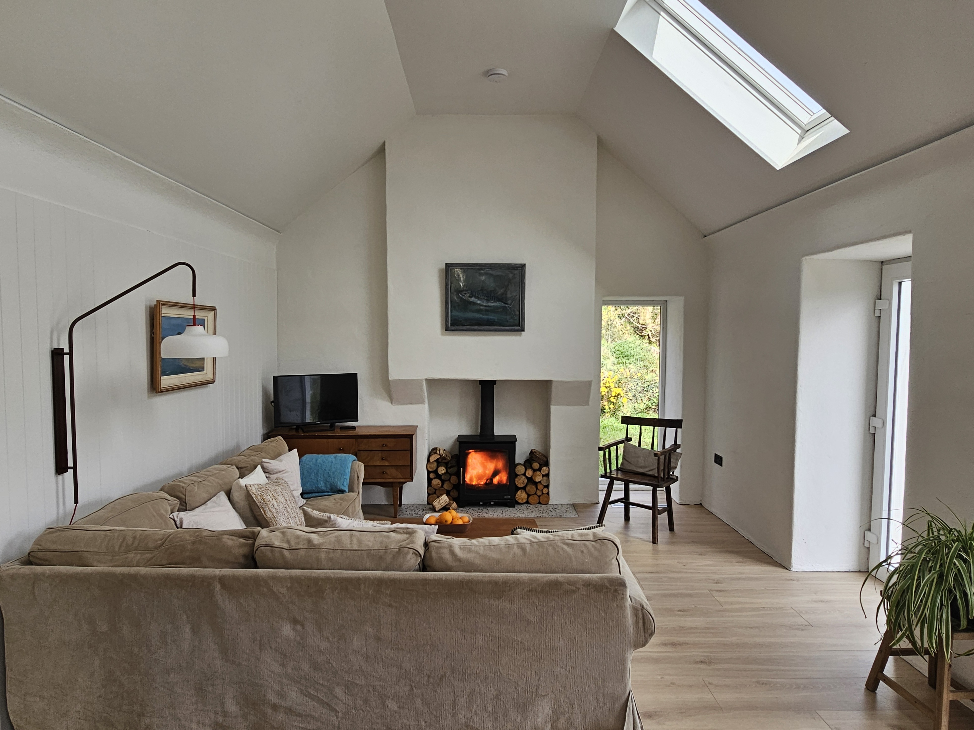 *NEW - An Teach Dearg / The Red House