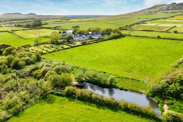 *Newydd/ New - Y Wagen, Trehilyn