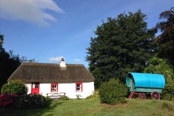 Geaglum Cottage Gypsy Caravan Under The Thatch Quirky