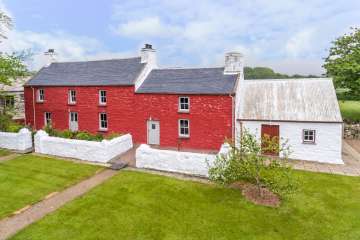 Welsh Country Cottages Under The Thatch Holiday Cottages