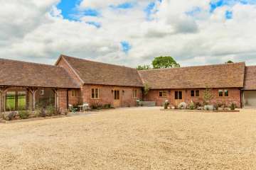 Dog Friendly Under The Thatch Holiday Cottages